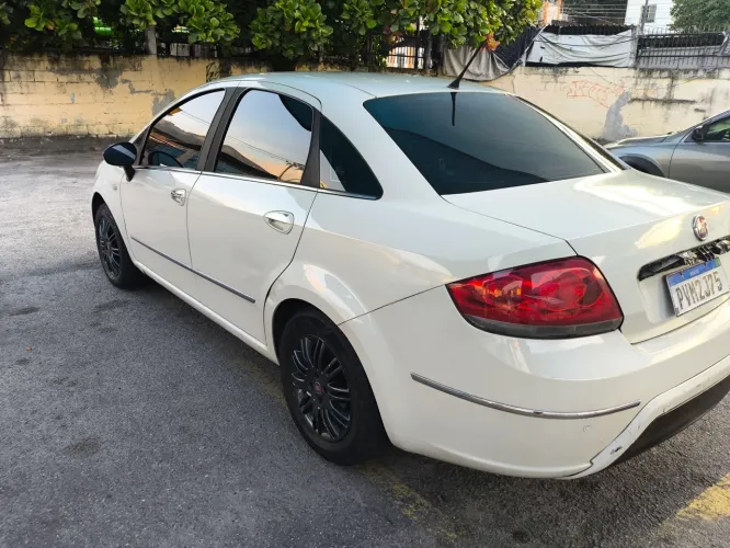 Fiat Linea Essence 1.8 Flex 16V 4P 2015