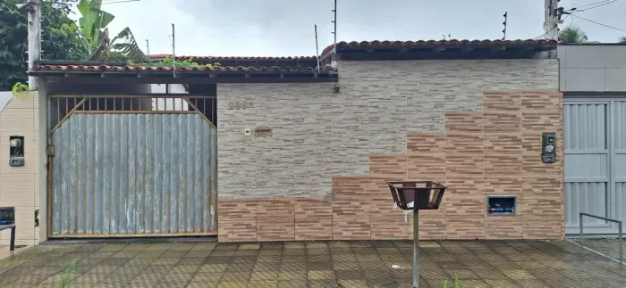 Casa para venda possui 90 metros quadrados com 3 quartos em Parque Ipê - Feira de Santana