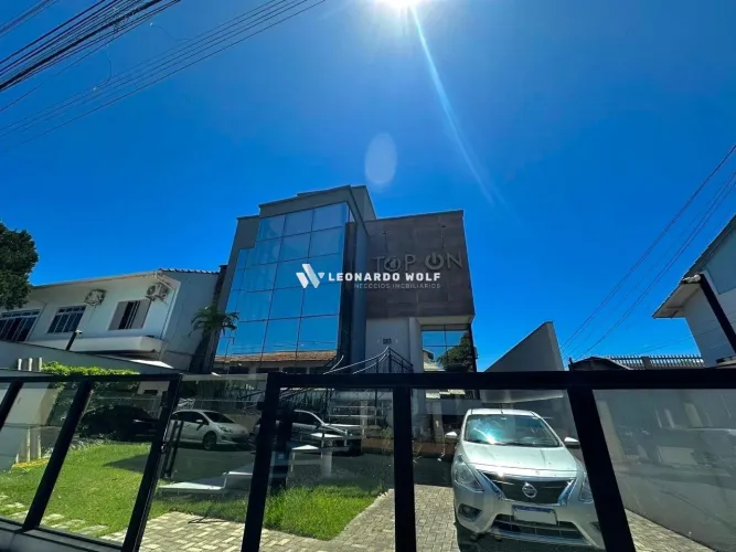 Maravilhoso Prédio Comercial com 5 salas sendo 3 delas vista mar no Balneario Estreito em