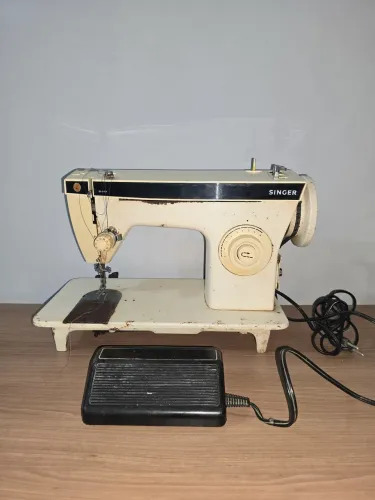 Máquina de costura Singer Série 249