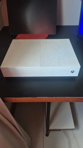Xbox one S all digital edition + 1 controle