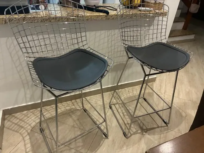 Conjunto de 2 banquetas em inox Bertóia 