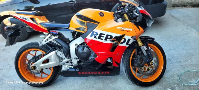 Moto toda original