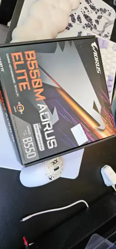 Placa mae B550M Aorus Elite - Nova e Lacrada!!