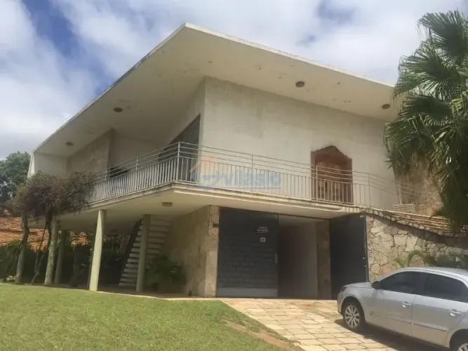 Casa no São Luiz Próximo ao Colégio Santa Marcelina.