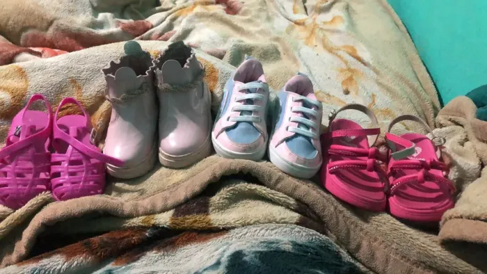 Bota de criança em perfeito estado tamanhos variados de 21 a 23