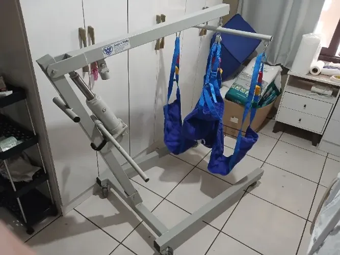 Guincho hospitalar para acamados (Suporta 130kgs)
