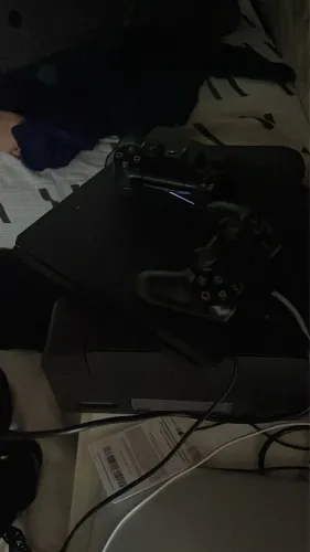 Vendo play 4 pro 2 controle