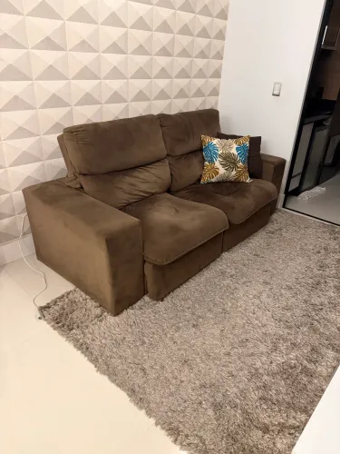Sofá retrátil 2,10x0,90 + tapete + almofadas