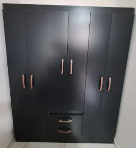 Guarda-roupa semi novo 6 porta e 3 repartição