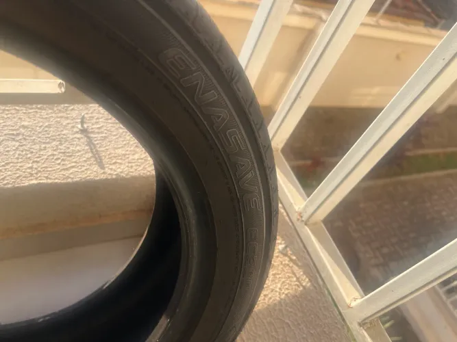 Pneu Dunlop Enasave EC300 185/55 R16 em excelente estado