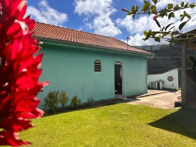 Linda Chácara de 280m2 em lugar tranquilo! Delfim Moreira MG