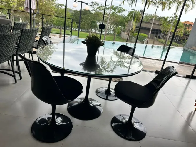 Mesa Saarinen tulipa 120cm + 4 cadeiras