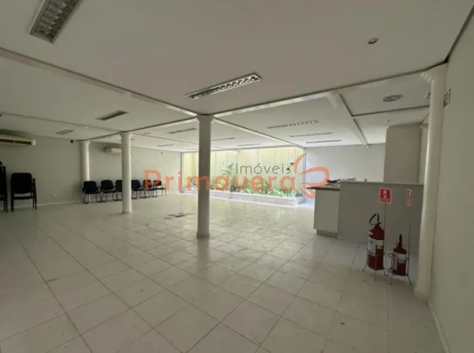 Prédio comercial para locação na Lapa com 545m, 3 pavimentos, 16 salas e 3 vagas de garage