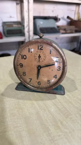 Antigo relógio despertador para decoração