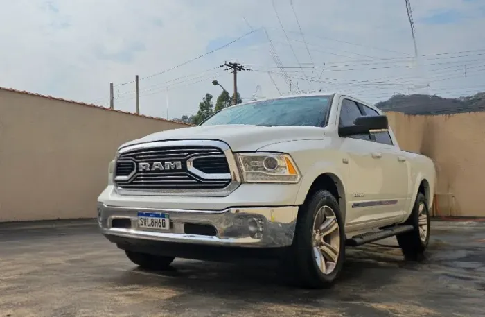 Ram Classic Laramie 5.7 V8 16V Gasolina 4X4 Aut. 2023