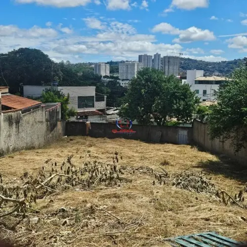 02 lotes à venda, interligados, com frente para duas ruas, totalizando 438m² de área total