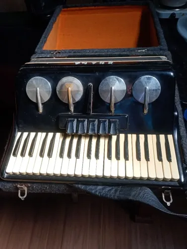 Vendo sanfona 120 baixo 4.200