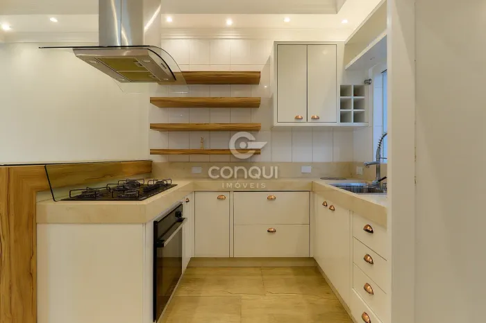 Triplex com ático e face norte Guabirotuba