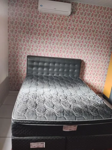Cama Queen com cabeceira 