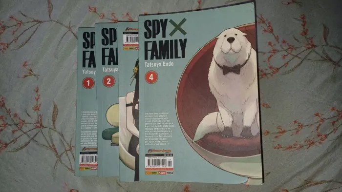 Mangás Spy x Family - Volumes 1, 2, 3 e 4