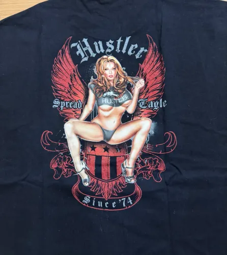 Camiseta Hustler Vintage Preta - Estampa Dupla - Tam. XL