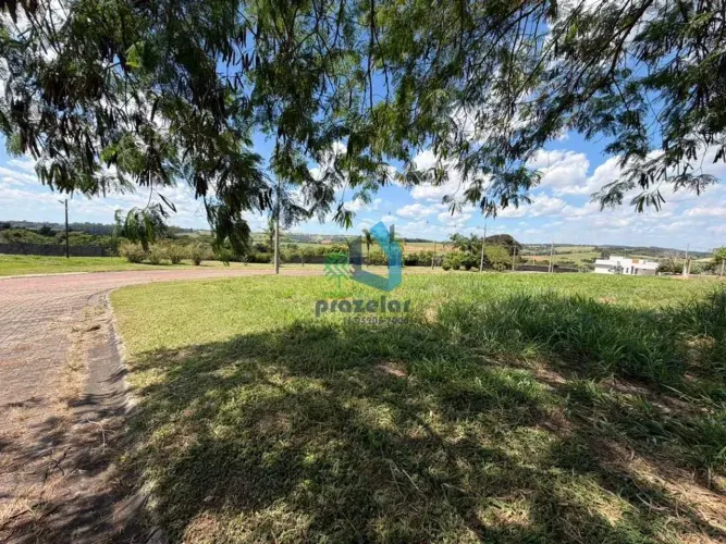 Terreno em condomínio fechado com 1.080 m²
