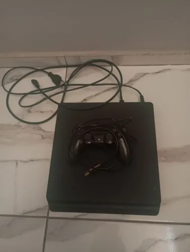 PS4 SLIM 500GB 1 CONTROLE + 3 JOGOS
