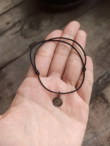 Pulseira de fio de seda simples com pingente