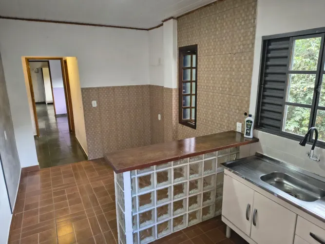 Itaipava (Ao lado Queluz) - 1 quarto, vaga moto.