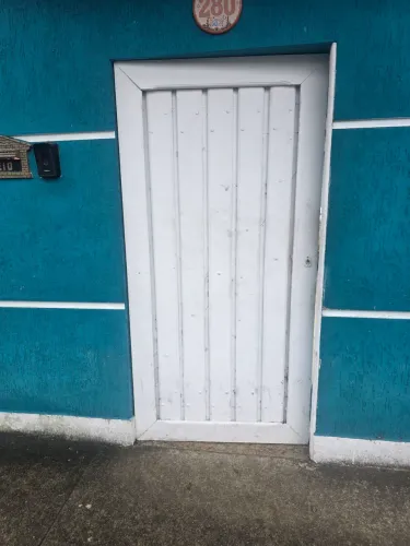 Portão social madeira 
