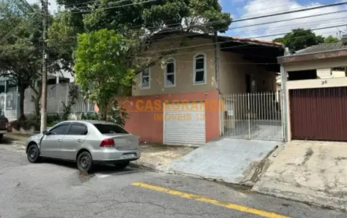 Casa com Edícula a venda 03 quartos 300m² no Jardim Satélite SJC
