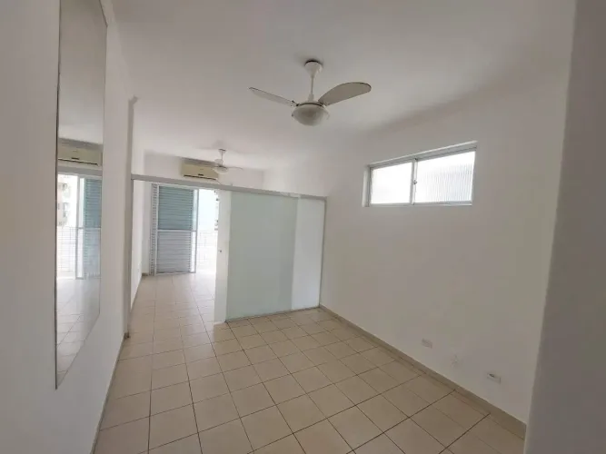 Apartamento 1 dormitório de frente com sacada no coração do Gonzaga para alugar -Gonzaga -