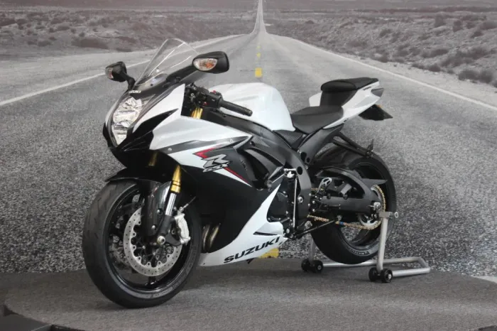 SUZUKI GSX-R 750 W SRAD 2015