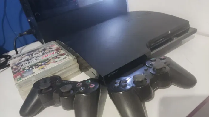 Ps3 Desbloqueado com 3 jogos físicos, 2 controles e jogos internos