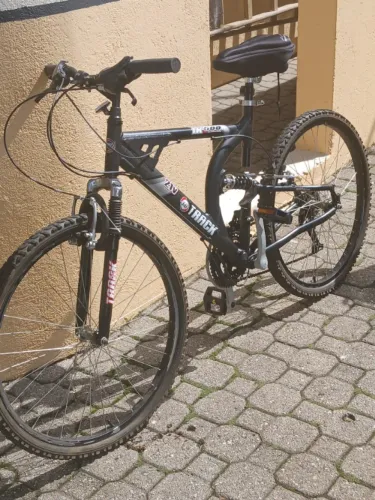 bike TRACK, 21 marchas, amortecedor, aro 26 , capa especial no cilim, pneus bons,