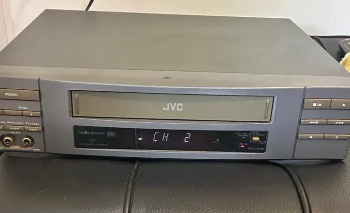 Aparelho de Vídeo Cassete JVC com controle - Usado