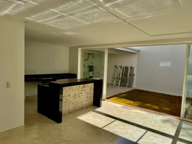 Imóvel para venda tem 200 metros quadrados com 4 quartos em Santa Genoveva - Goiânia - GO