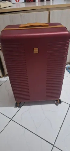 Malas de viagem Vermelha 150$ a verde escura e a preta 130 leva as duas