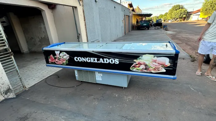 Vende-se freezer modelo ilha 2,90Metros
