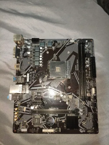 Placa-Mãe Gigabyte A520M K V2 (AM4) - Impecável e Higienizada!