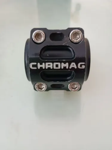 Mesa chromag DH dourada e preta.
