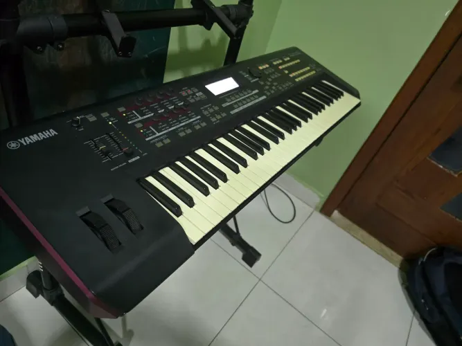 ## Vendo yamaha Moxf 61 teclas - Conservado ##