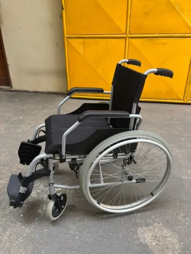 Cadeira de Rodas em Alumínio