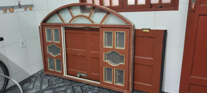 Vendo porta de angelim pedra e uma janela de Parajú 1200.00 R$