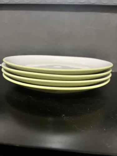 Jogo de pratos de porcelana
