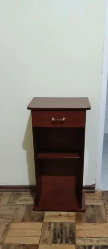 Mesa de cabeceira modelo alto com gaveta