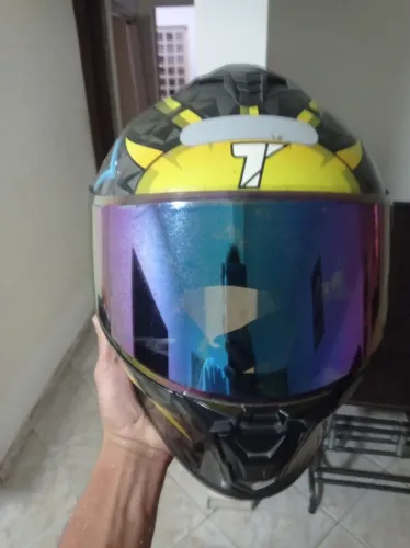 Vende_se um Capacete