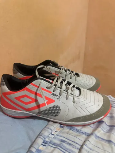 Tênis de futsal umbro pro 5