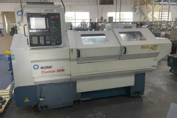 Torno cnc romi centur 30D - Ano 2012. - 1000 mm. <br>Ano 2012<br>Comando cnc Siemens